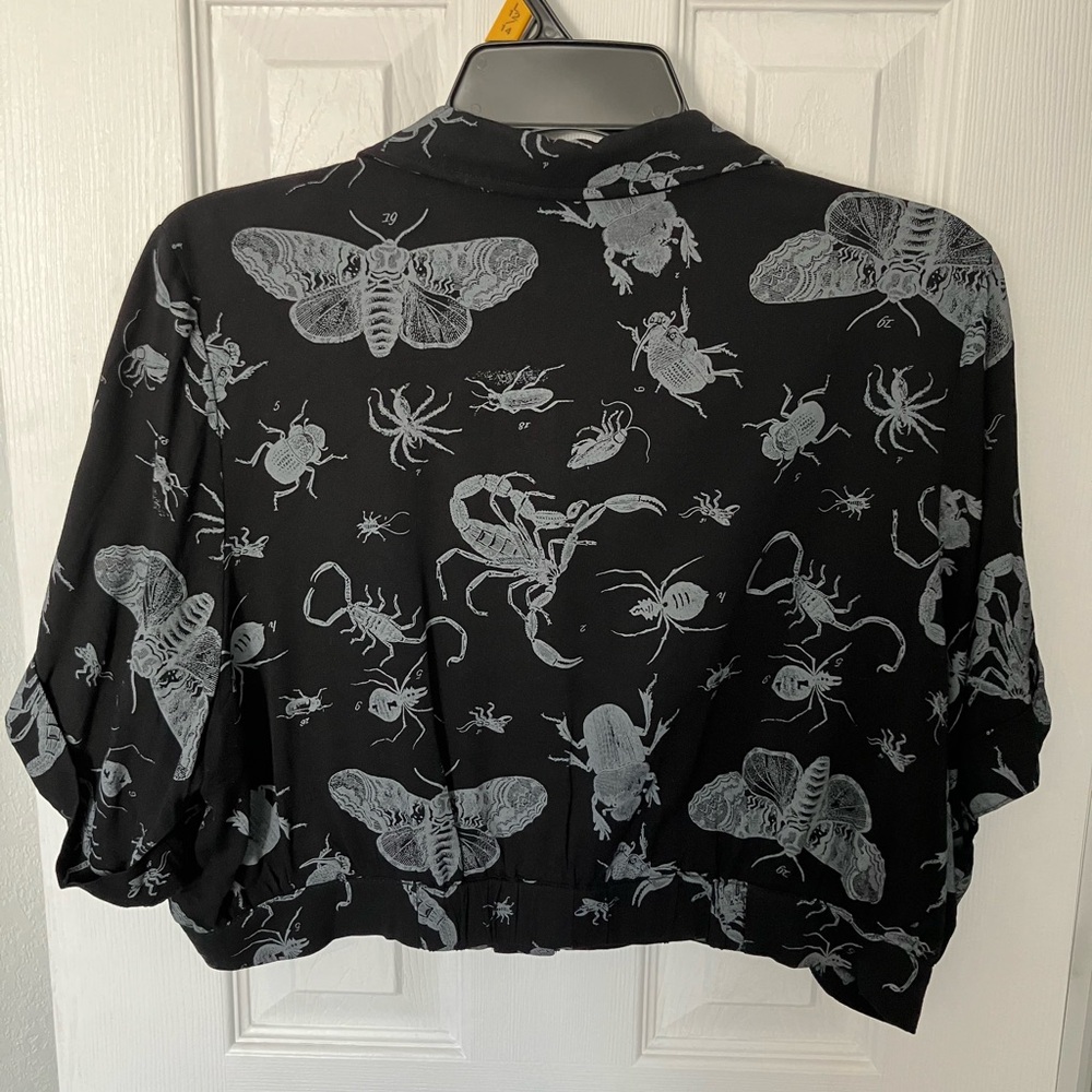 Disturbia Parasite bugs printed cropped button up shirt - Picture 2 of 13